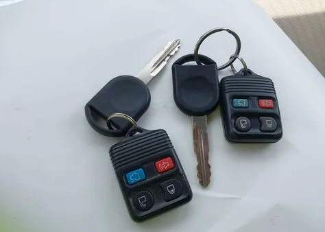 1FMEU73E28UB09103